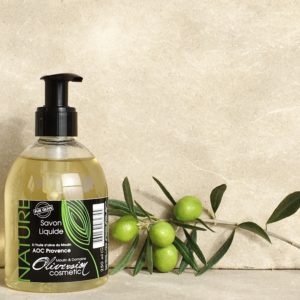 Présenter le savon mains nature 250ml réalisé avec l'huile d'olive du moulin Oliversion